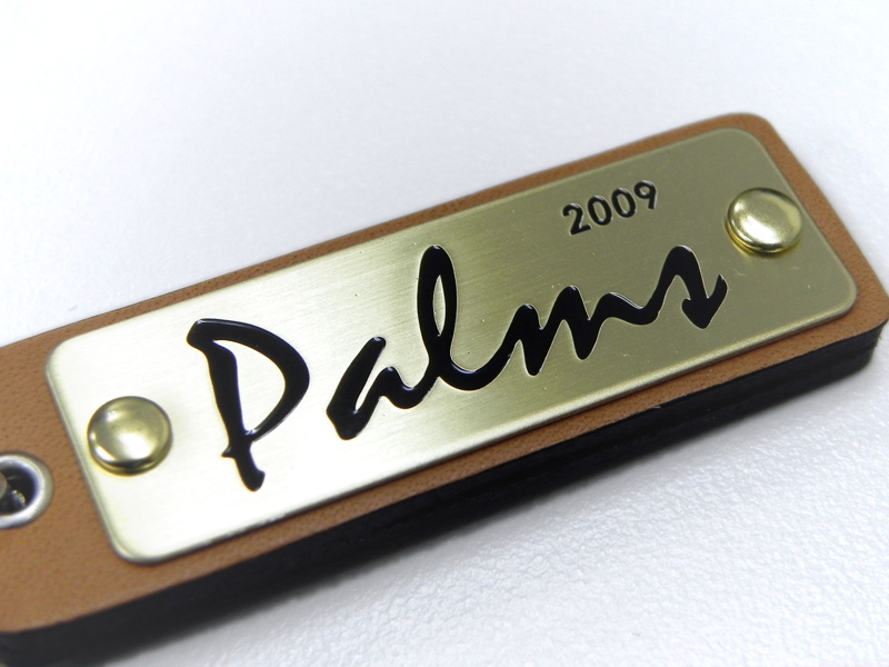 オリジナルレザーストラップ 本革 箔押し 素押し 金属プレート 仕様 Kanary